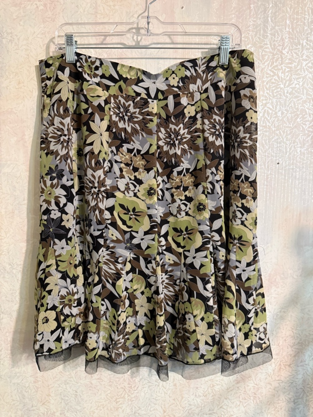 Outfit JPR Floral skirt, thin, sheer, with a black silky liner. Mesh trim, Flowy